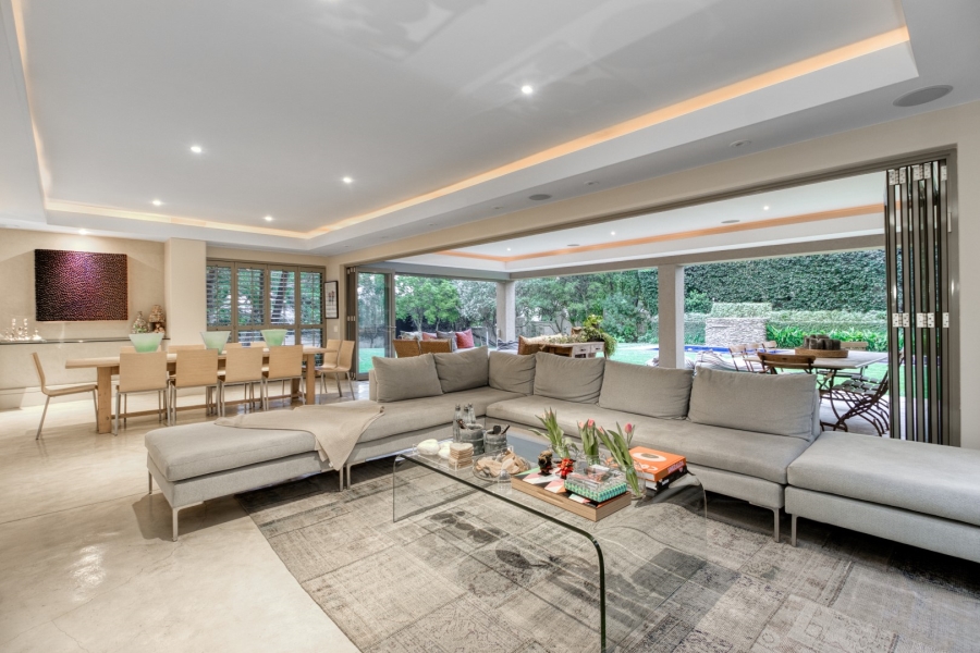 5 Bedroom Property for Sale in Benmore Gardens Gauteng