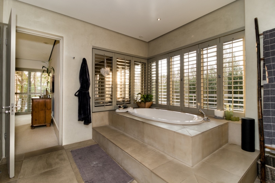 5 Bedroom Property for Sale in Benmore Gardens Gauteng