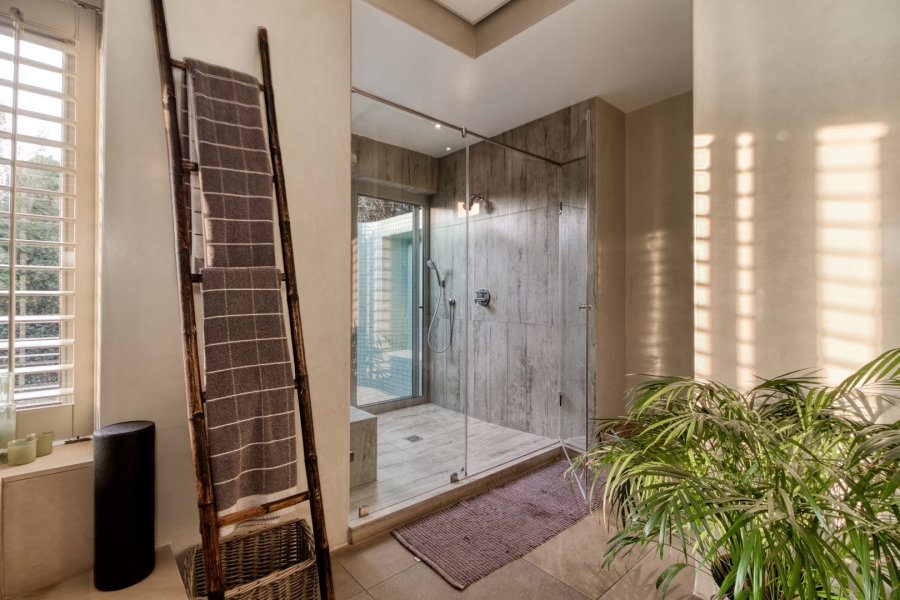 5 Bedroom Property for Sale in Benmore Gardens Gauteng