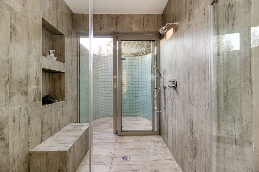 5 Bedroom Property for Sale in Benmore Gardens Gauteng