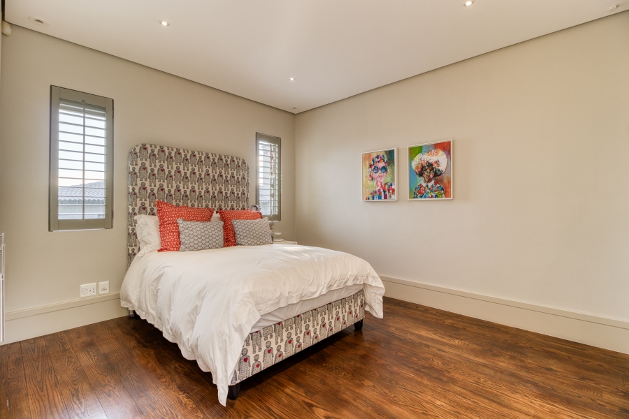 5 Bedroom Property for Sale in Benmore Gardens Gauteng