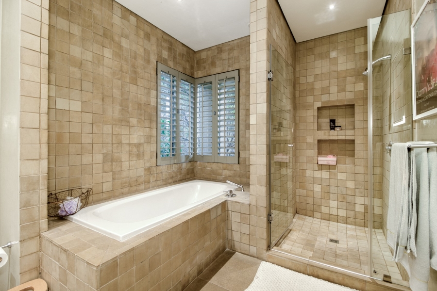 5 Bedroom Property for Sale in Benmore Gardens Gauteng