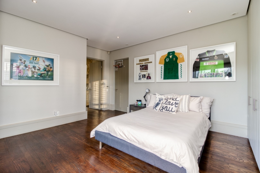 5 Bedroom Property for Sale in Benmore Gardens Gauteng