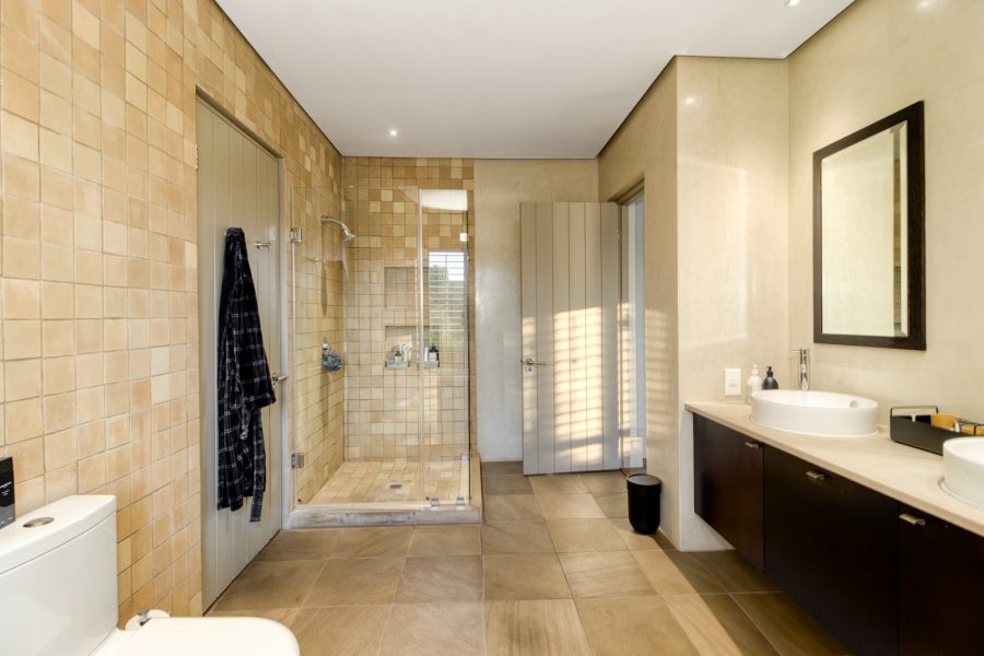 5 Bedroom Property for Sale in Benmore Gardens Gauteng