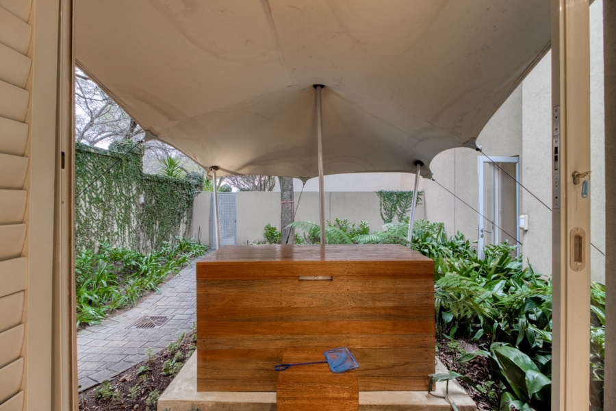 5 Bedroom Property for Sale in Benmore Gardens Gauteng