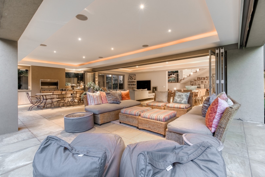 5 Bedroom Property for Sale in Benmore Gardens Gauteng