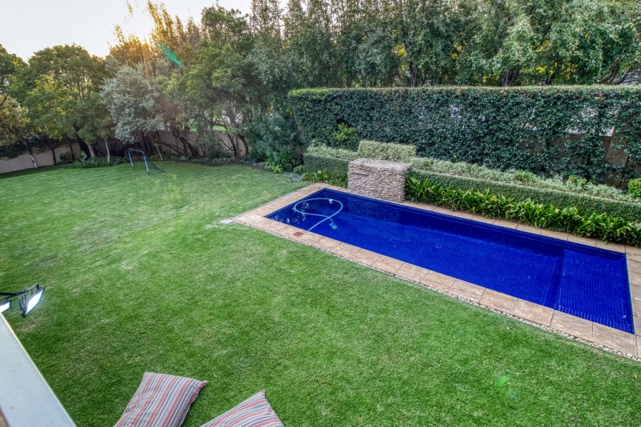 5 Bedroom Property for Sale in Benmore Gardens Gauteng