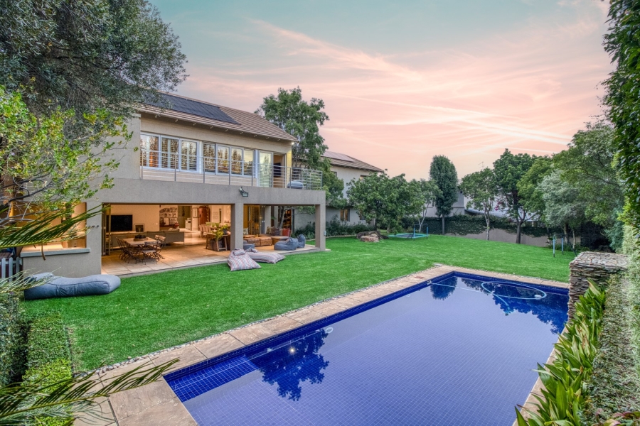 5 Bedroom Property for Sale in Benmore Gardens Gauteng