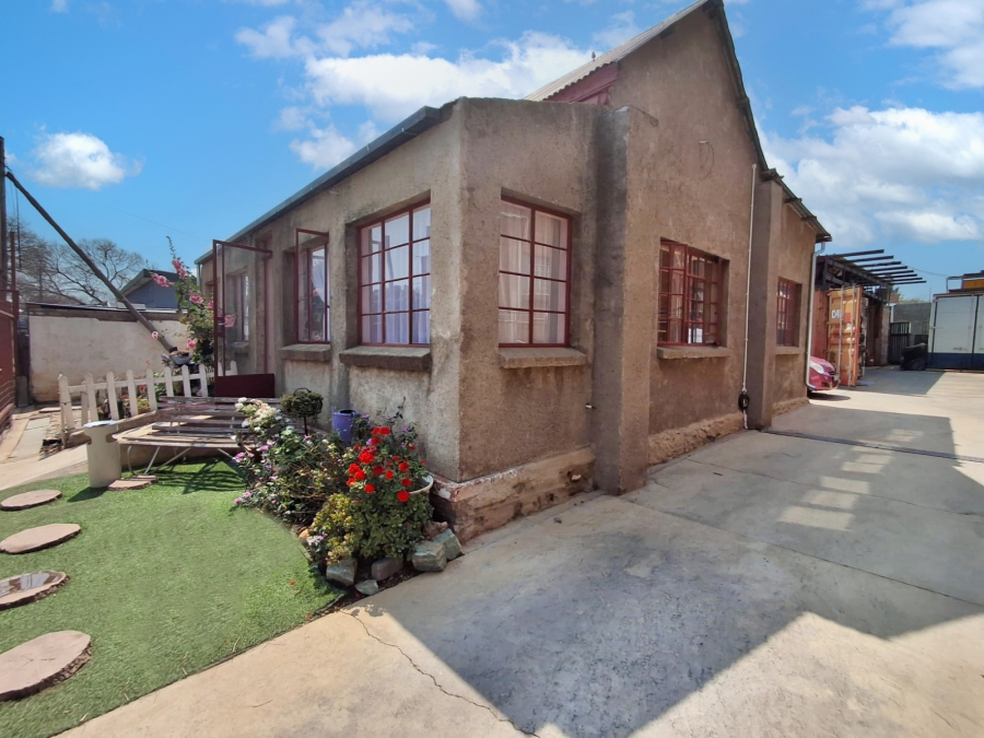 5 Bedroom Property for Sale in Florida Gauteng
