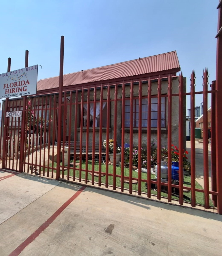5 Bedroom Property for Sale in Florida Gauteng