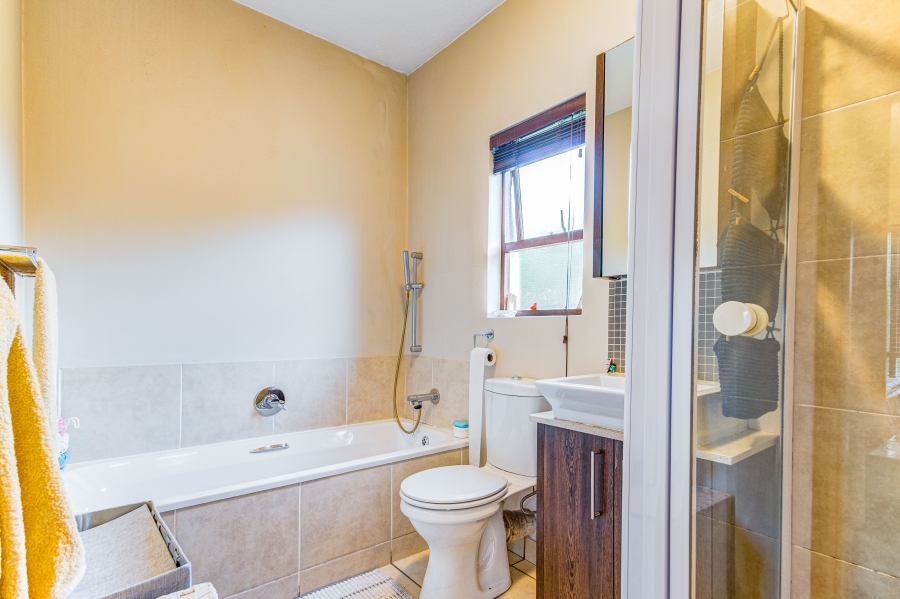 1 Bedroom Property for Sale in Fourways Gauteng