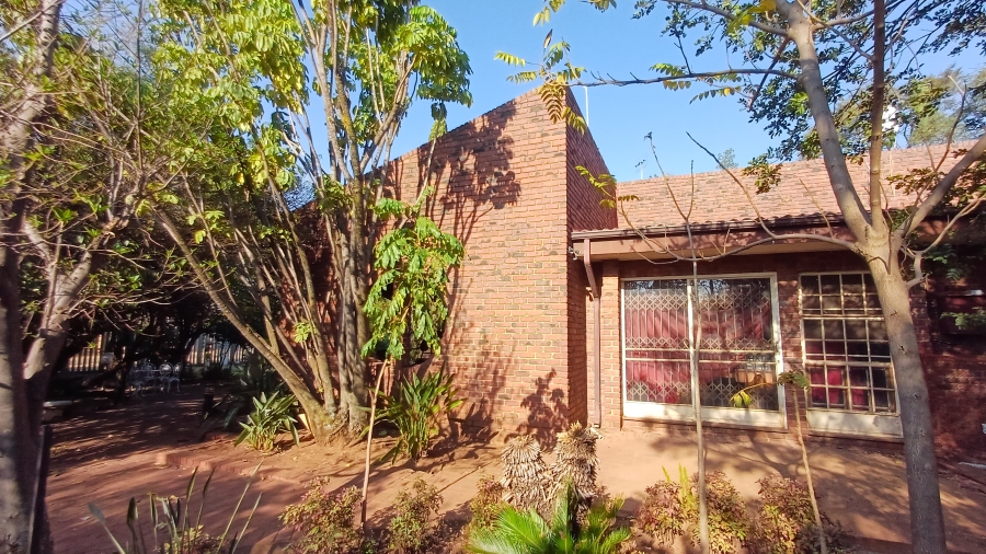 7 Bedroom Property for Sale in Heatherdale AH Gauteng