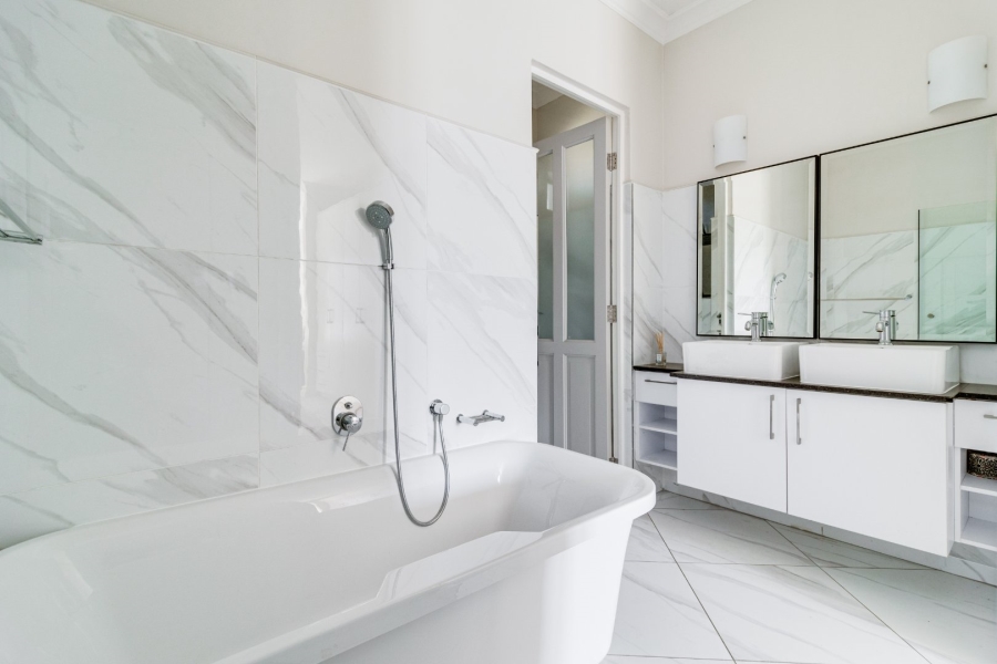 2 Bedroom Property for Sale in Bryanston Gauteng