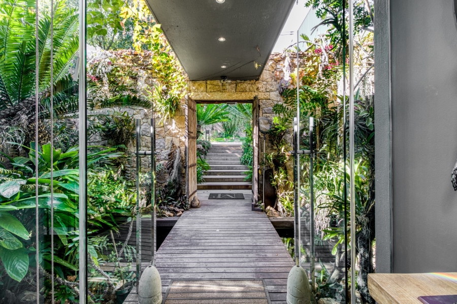 4 Bedroom Property for Sale in Benmore Gardens Gauteng