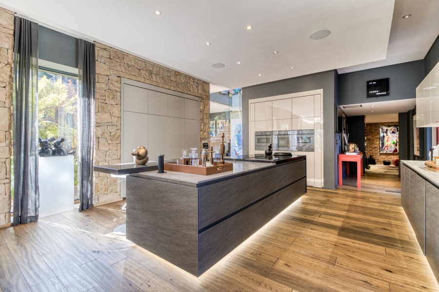 4 Bedroom Property for Sale in Benmore Gardens Gauteng