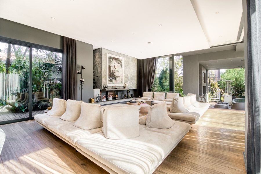 4 Bedroom Property for Sale in Benmore Gardens Gauteng