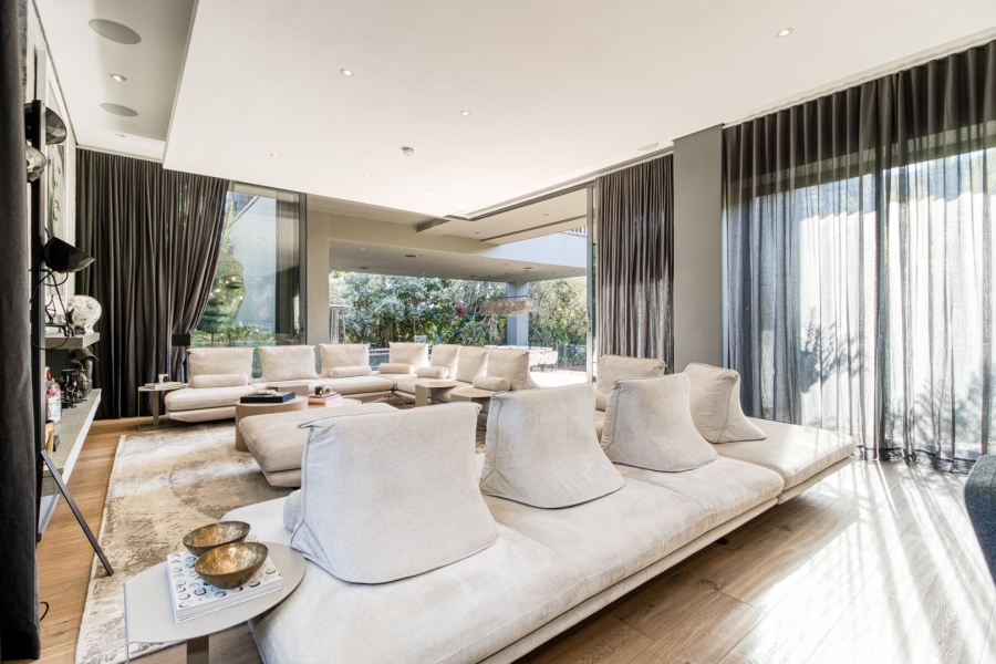 4 Bedroom Property for Sale in Benmore Gardens Gauteng