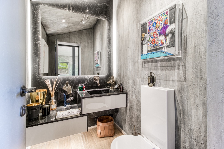 4 Bedroom Property for Sale in Benmore Gardens Gauteng