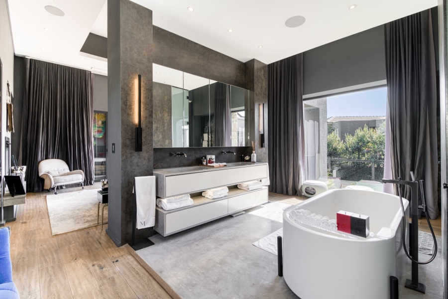 4 Bedroom Property for Sale in Benmore Gardens Gauteng