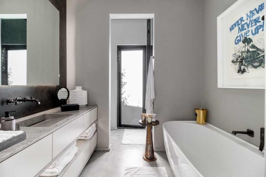 4 Bedroom Property for Sale in Benmore Gardens Gauteng