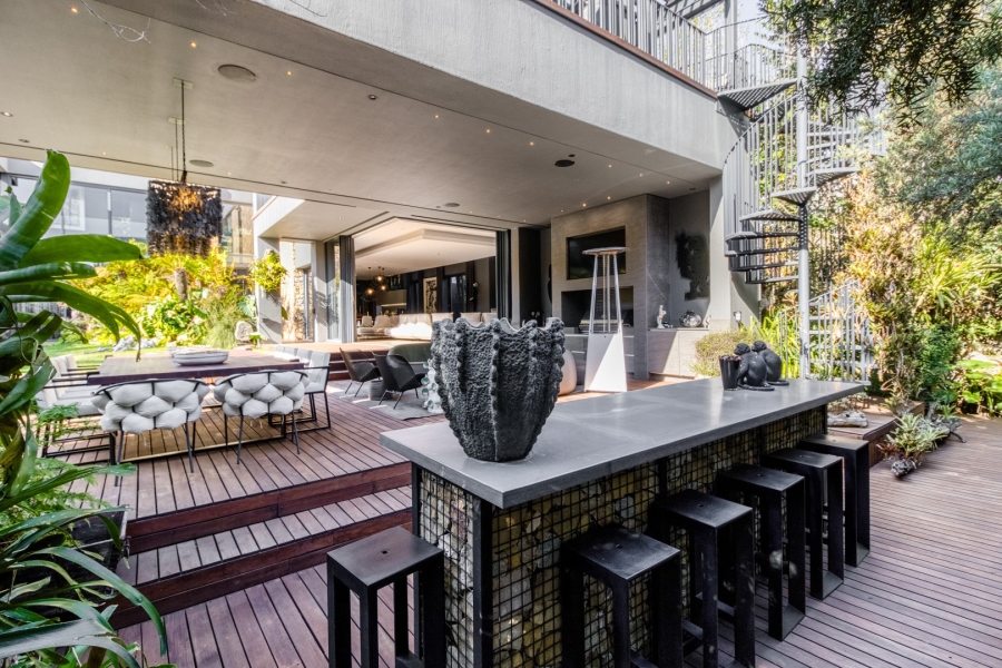 4 Bedroom Property for Sale in Benmore Gardens Gauteng