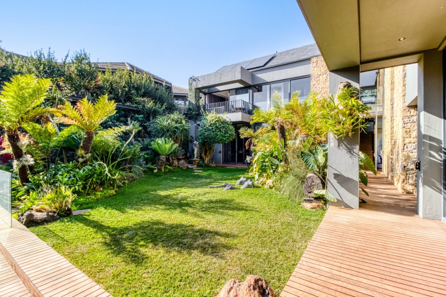 4 Bedroom Property for Sale in Benmore Gardens Gauteng