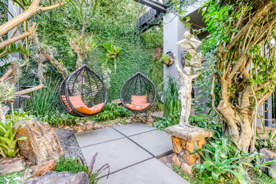 4 Bedroom Property for Sale in Benmore Gardens Gauteng