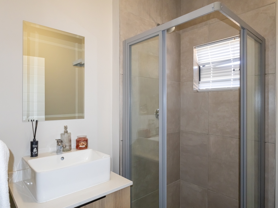 2 Bedroom Property for Sale in Glen Austin Gauteng