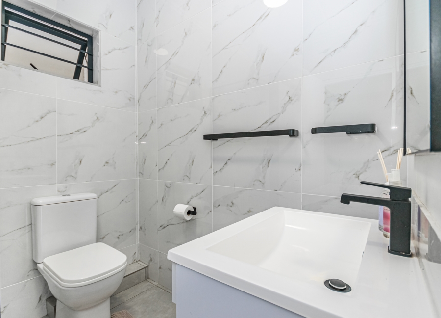 2 Bedroom Property for Sale in Bryanston Gauteng