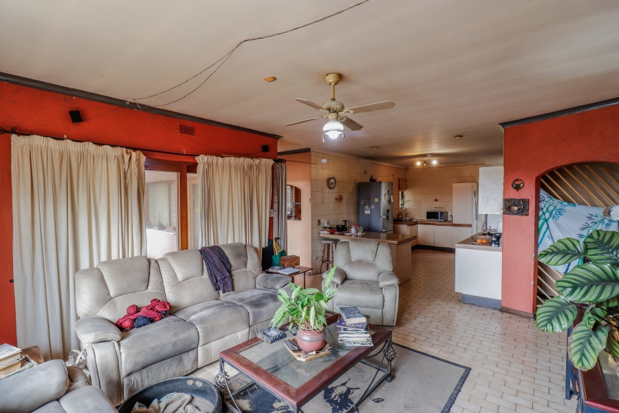 7 Bedroom Property for Sale in Glen Austin Gauteng