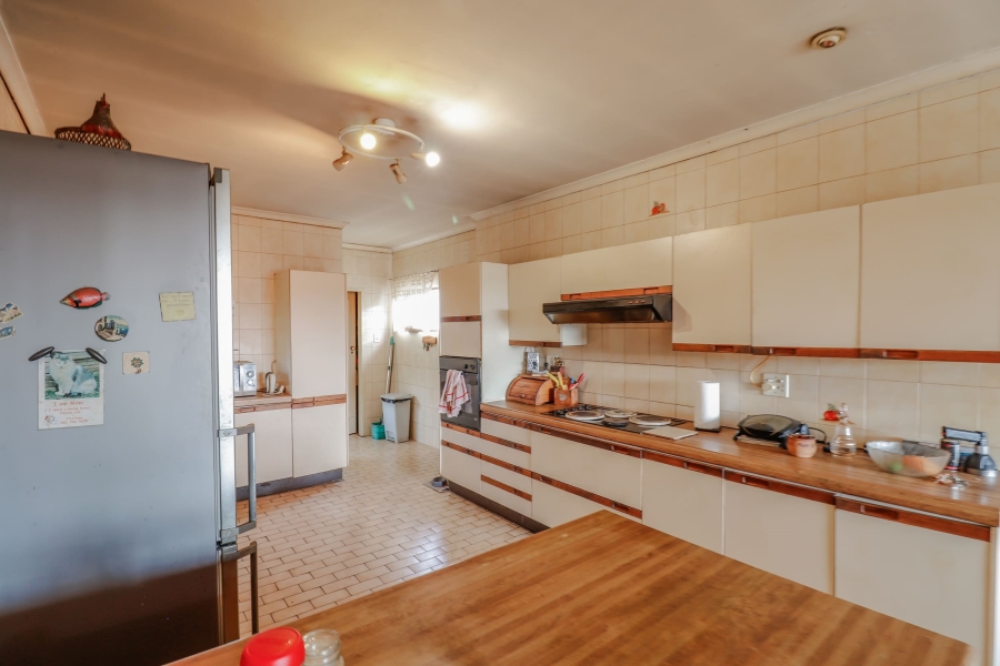 7 Bedroom Property for Sale in Glen Austin Gauteng