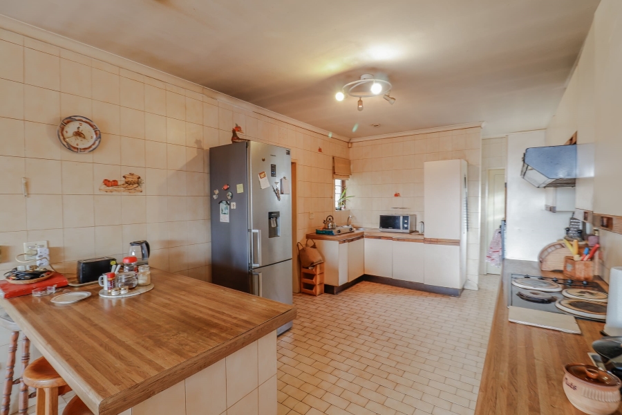 7 Bedroom Property for Sale in Glen Austin Gauteng