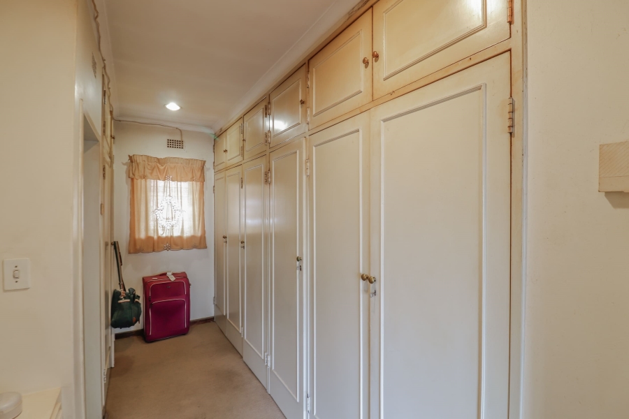 7 Bedroom Property for Sale in Glen Austin Gauteng