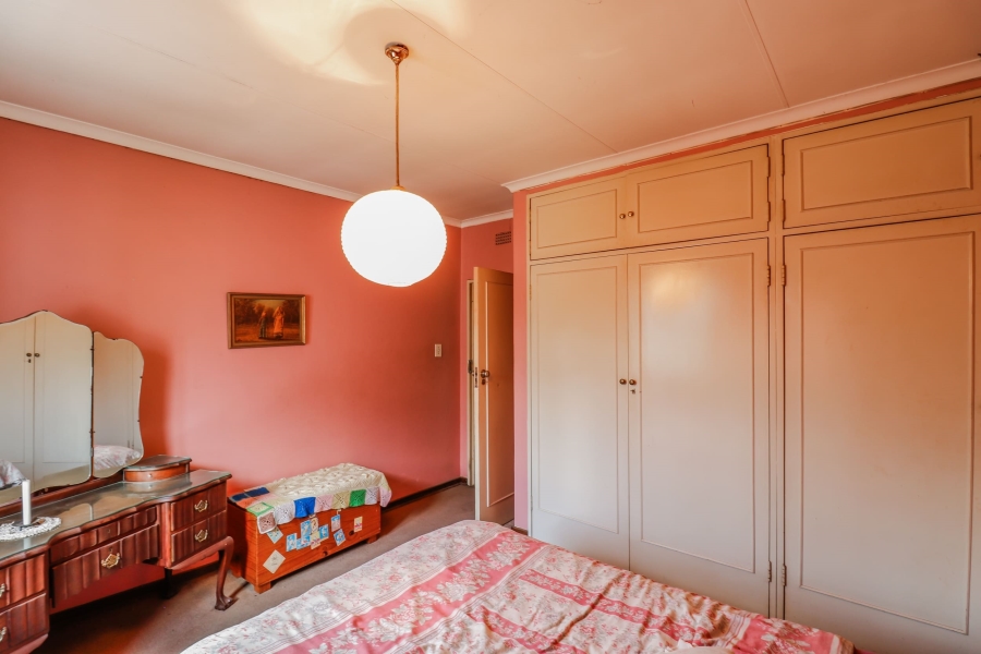 7 Bedroom Property for Sale in Glen Austin Gauteng