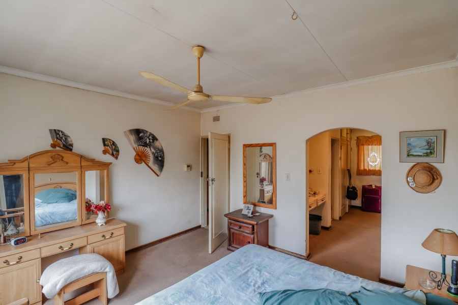 7 Bedroom Property for Sale in Glen Austin Gauteng