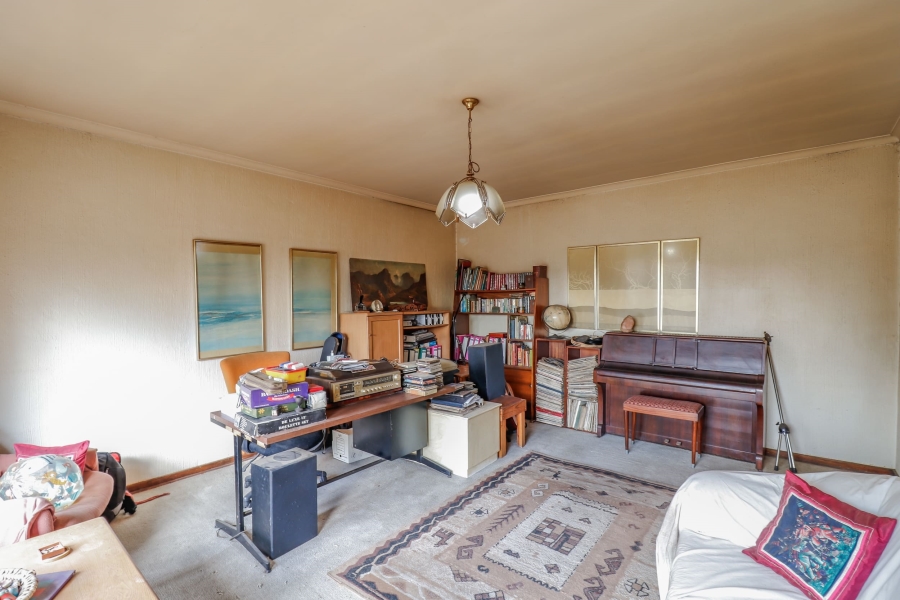 7 Bedroom Property for Sale in Glen Austin Gauteng