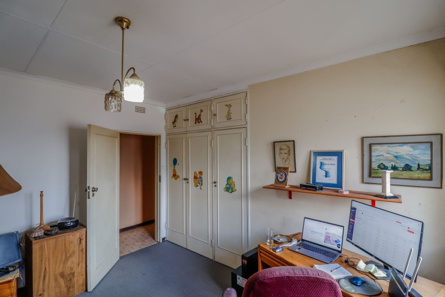 7 Bedroom Property for Sale in Glen Austin Gauteng