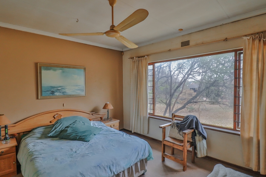 7 Bedroom Property for Sale in Glen Austin Gauteng