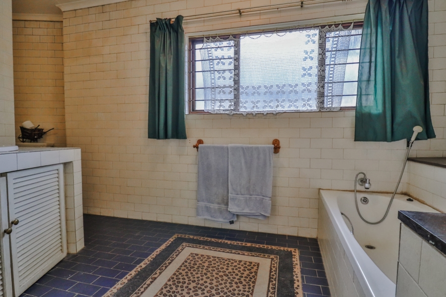 7 Bedroom Property for Sale in Glen Austin Gauteng