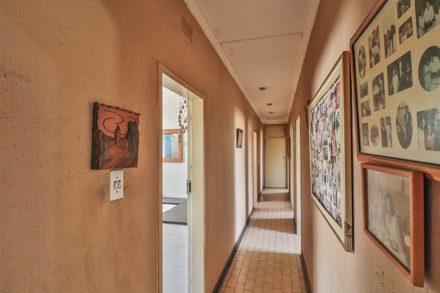 7 Bedroom Property for Sale in Glen Austin Gauteng