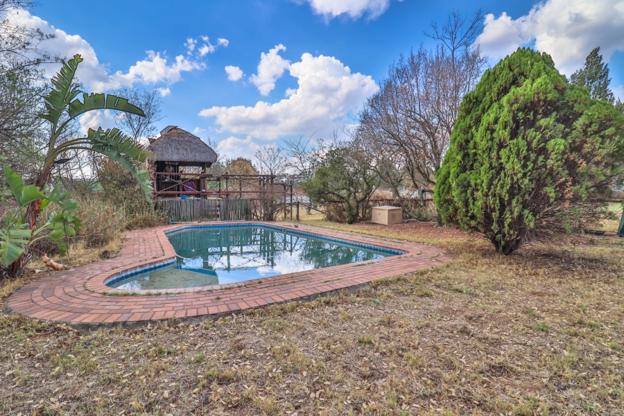 7 Bedroom Property for Sale in Glen Austin Gauteng