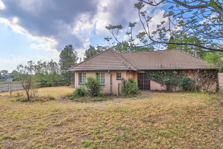 7 Bedroom Property for Sale in Glen Austin Gauteng