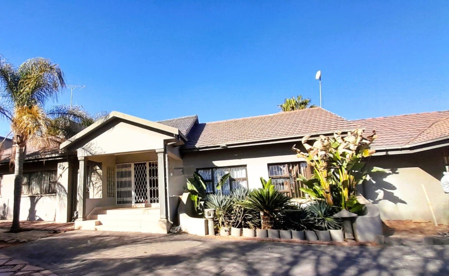12 Bedroom Property for Sale in Erasmia Gauteng