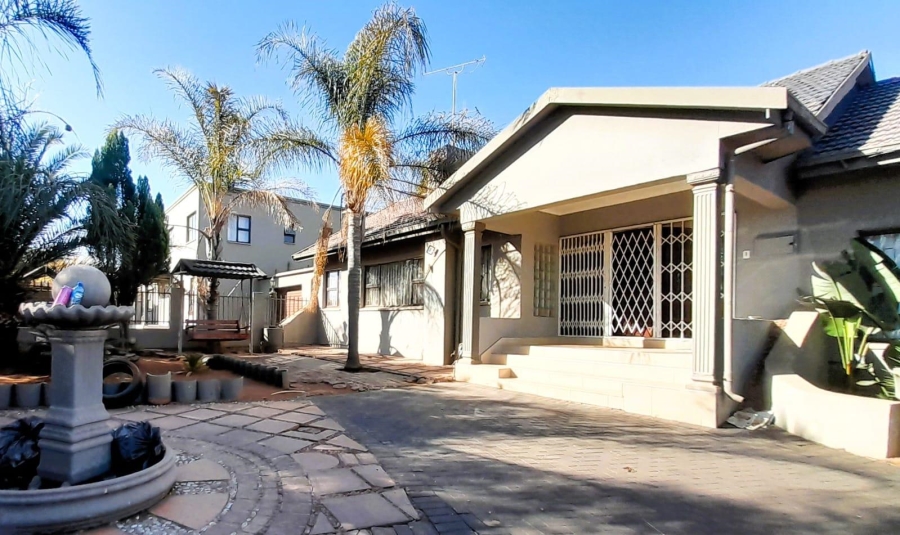 12 Bedroom Property for Sale in Erasmia Gauteng