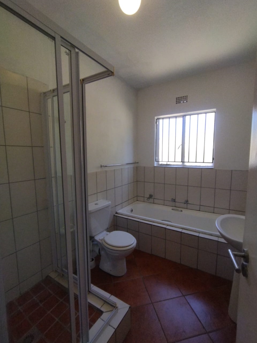 2 Bedroom Property for Sale in Willowbrook Gauteng