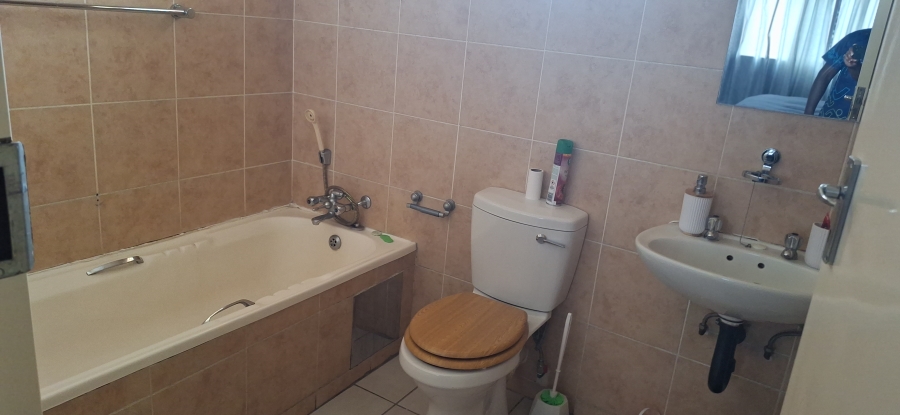 2 Bedroom Property for Sale in Noordwyk Gauteng