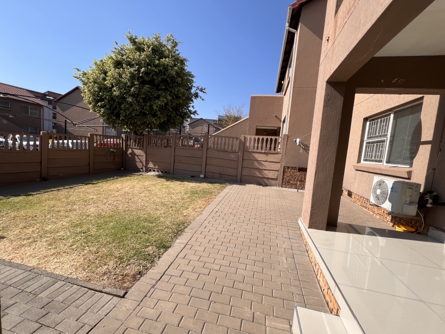 2 Bedroom Property for Sale in Vorna Valley Gauteng