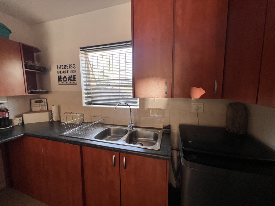 2 Bedroom Property for Sale in Vorna Valley Gauteng