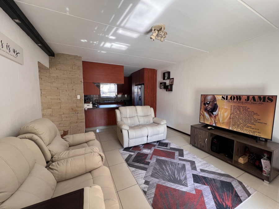 2 Bedroom Property for Sale in Vorna Valley Gauteng