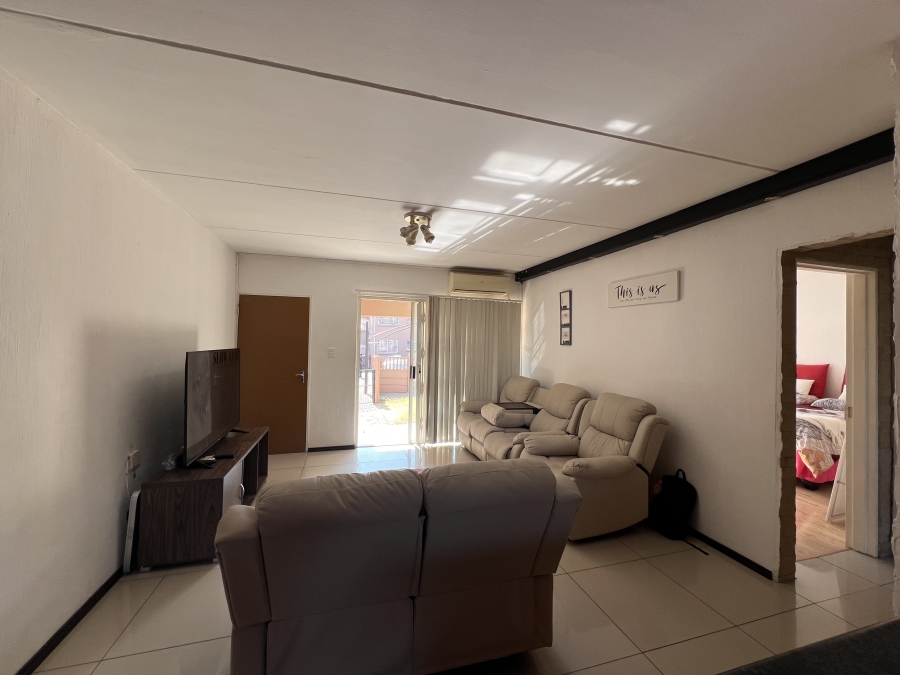 2 Bedroom Property for Sale in Vorna Valley Gauteng